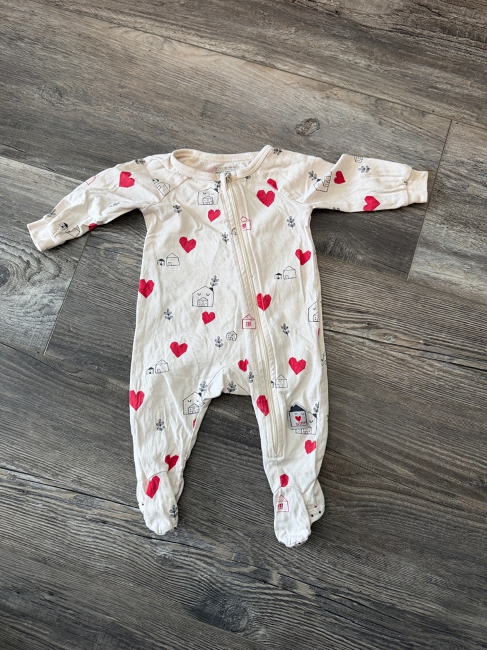 Souris Mini Cream Footed Baby One-Piece with Red Heart & House Print